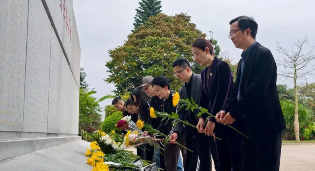 民建福建省委直属智媒体支部会员参加福州市清明祭英烈活动