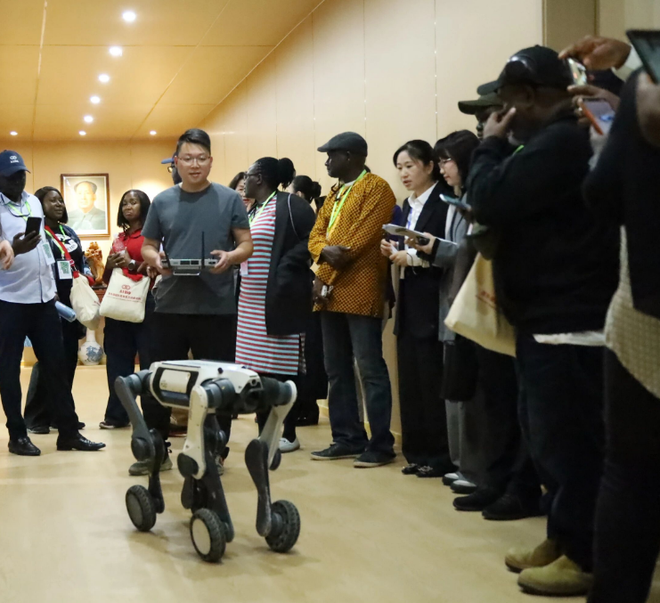 30多位发展中国家官员走进福建企业 共商智慧治水合作路径