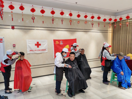 花漾母亲节 便民送到家——福州龙泉社区开展母亲节便民志愿活动